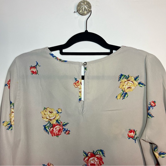 Lily White Floral Blouse in Gray - Picture 5 of 15